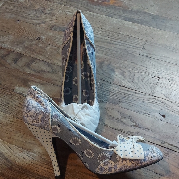 Mojo Moxy Blue and Cream Lace Heels 7.5 M - Picture 4 of 12